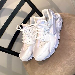 Women’s size 6 all white Nike Harraches